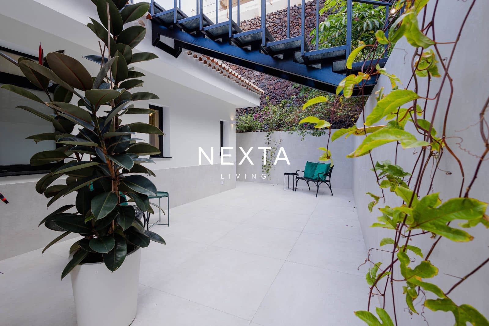 4 bedroom Villa for sale in Playa del Duque with pool garage - € 2,490,000 (Ref: 9854714)