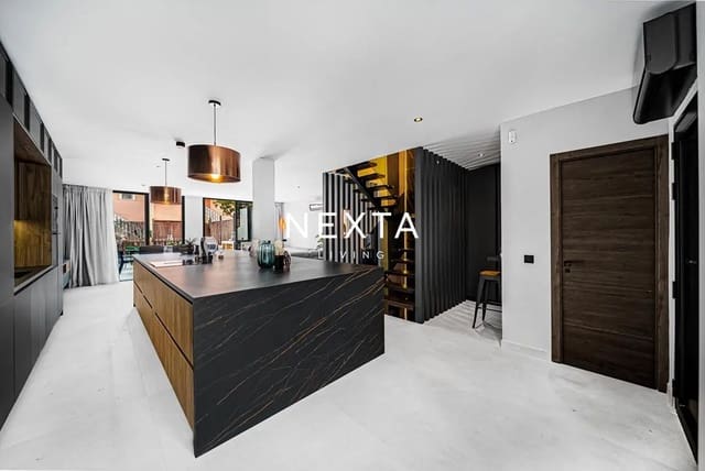 4 sypialnia Dom na sprzedaż w Costa Adeje, Adeje z basenem garażem - 1 395 000 € (Ref: 9854723)