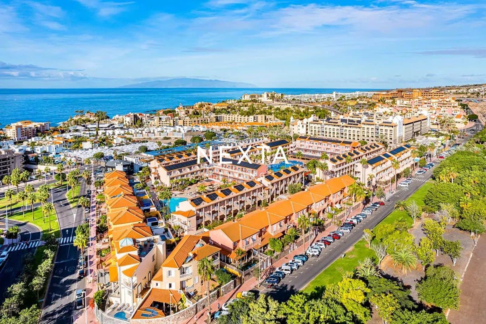 4 sypialnia Dom na sprzedaż w Costa Adeje z basenem garażem - 1 395 000 € (Ref: 9854723)