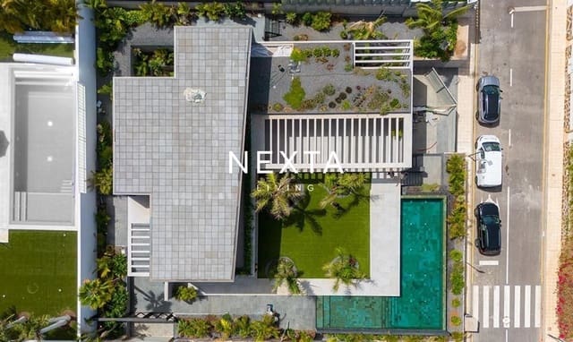 4 makuuhuone Huvila myytävänä paikassa Playa Paraiso, Adeje mukana uima-altaan 
autotalli - 5 500 000 € (Ref: 9867902)