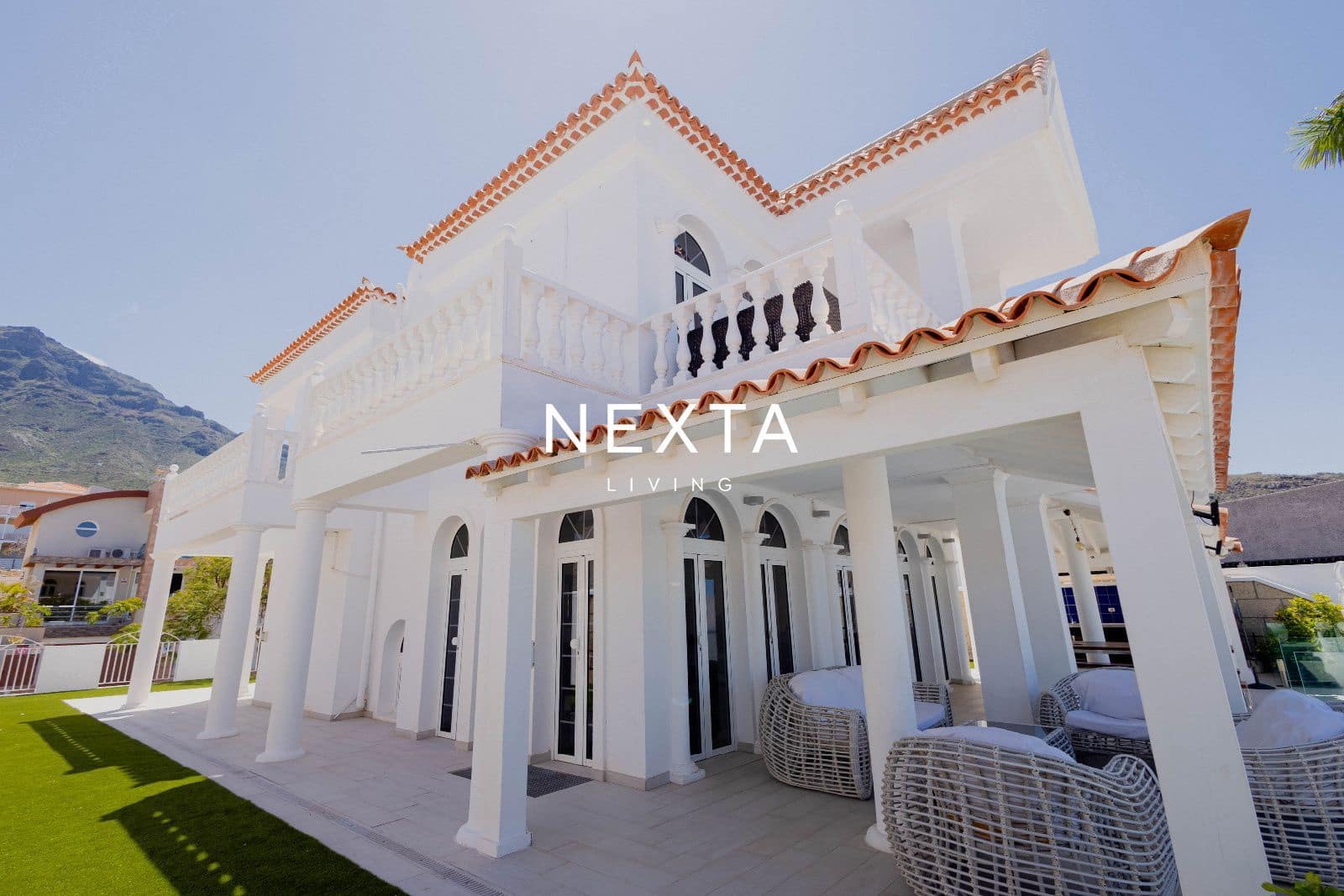 4 bedroom Villa for sale in Playa del Duque with pool garage - € 2,060,000 (Ref: 9867904)