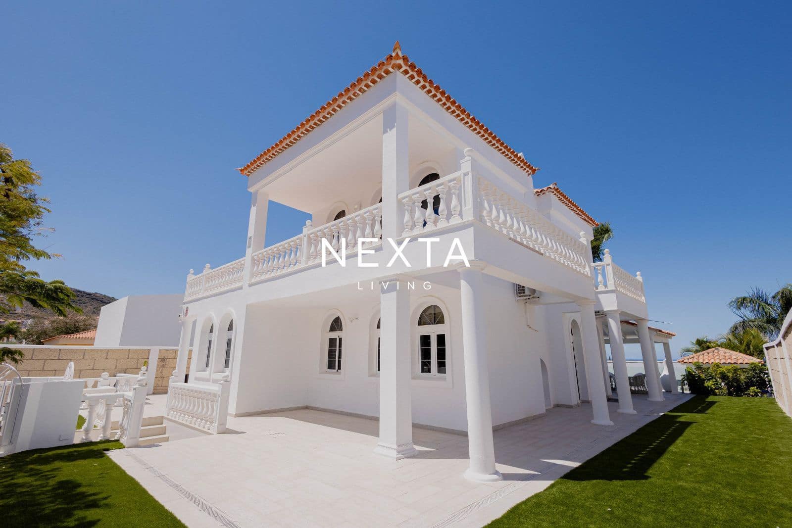 4 bedroom Villa for sale in Playa del Duque with pool garage - € 2,060,000 (Ref: 9867904)