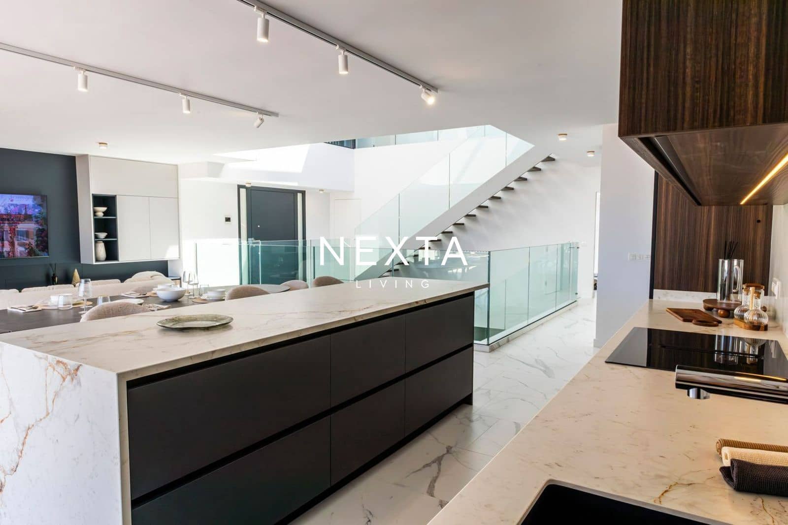 5 bedroom Villa for sale in Adeje with pool garage - € 3,500,000 (Ref: 9867905)