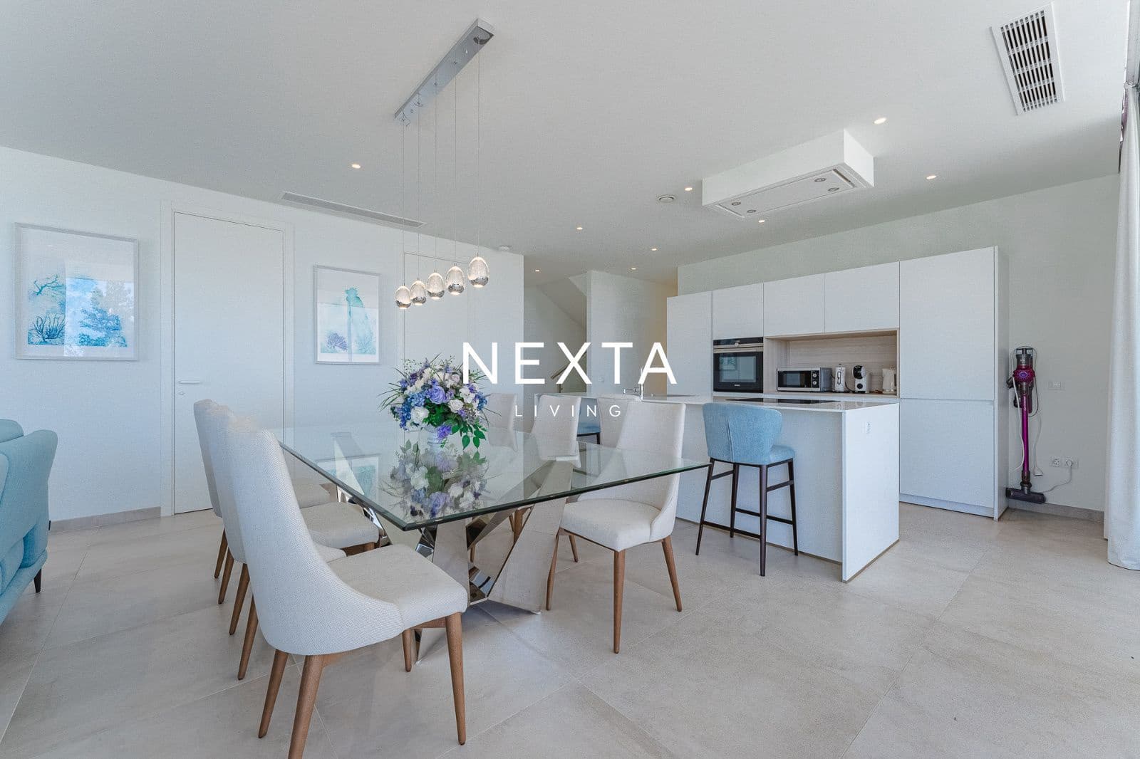 3 bedroom Villa for sale in Guia de Isora with pool garage - € 1,699,000 (Ref: 9867955)