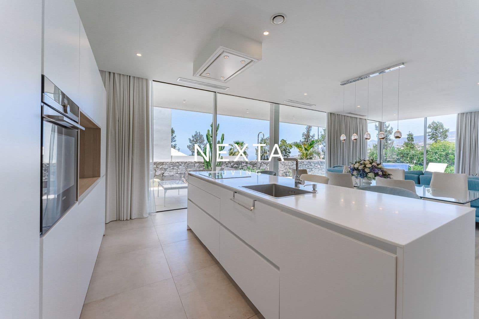 3 bedroom Villa for sale in Guia de Isora with pool garage - € 1,699,000 (Ref: 9867955)