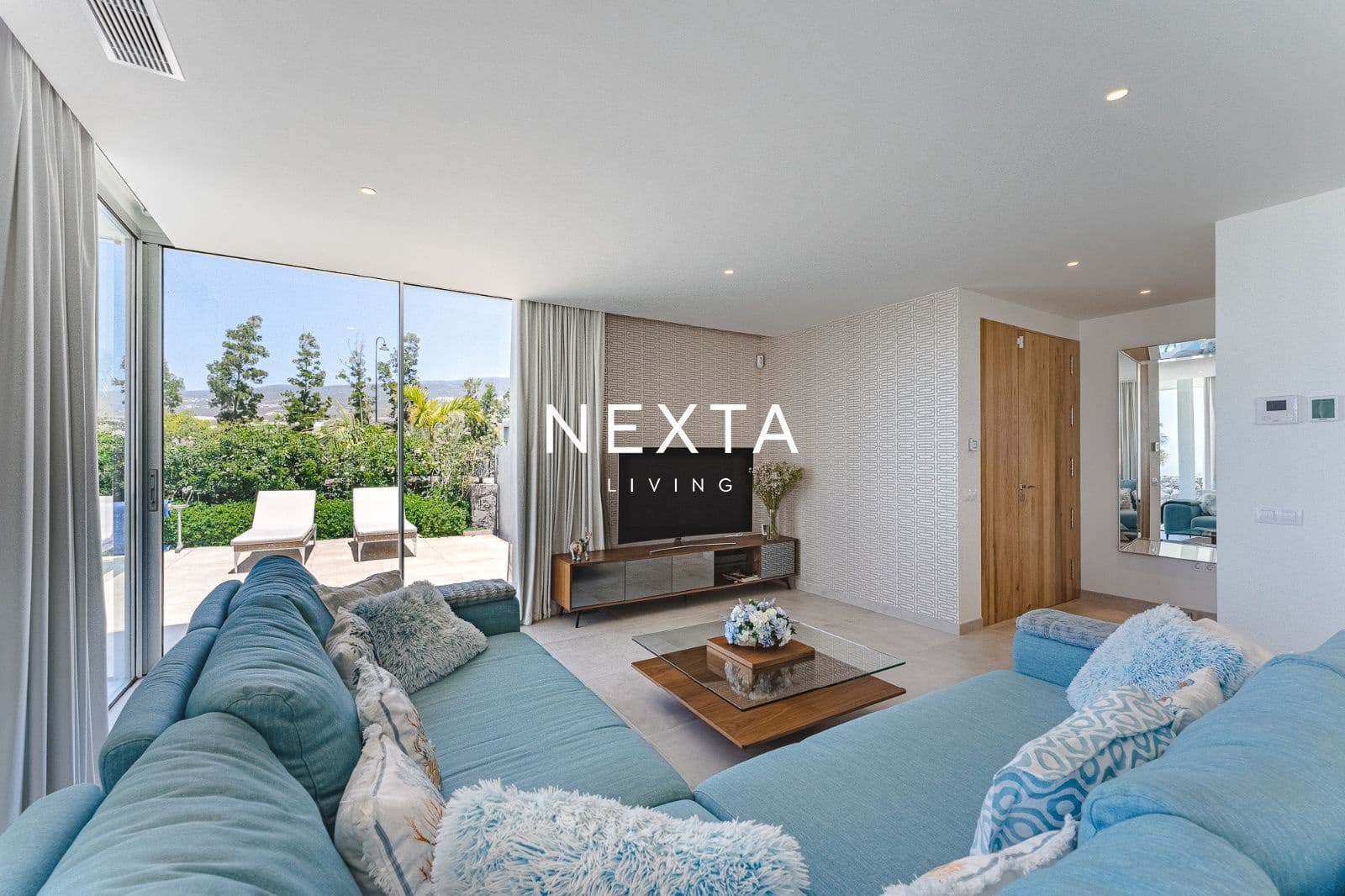 3 bedroom Villa for sale in Guia de Isora with pool garage - € 1,699,000 (Ref: 9867955)