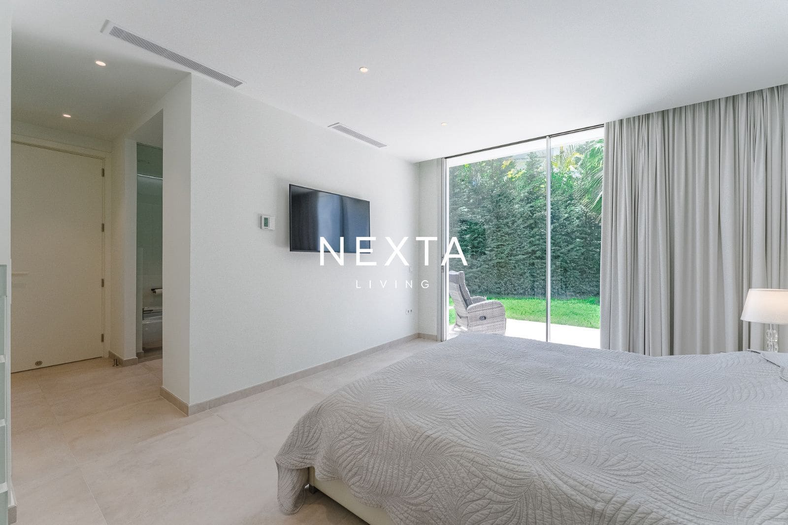3 bedroom Villa for sale in Guia de Isora with pool garage - € 1,699,000 (Ref: 9867955)