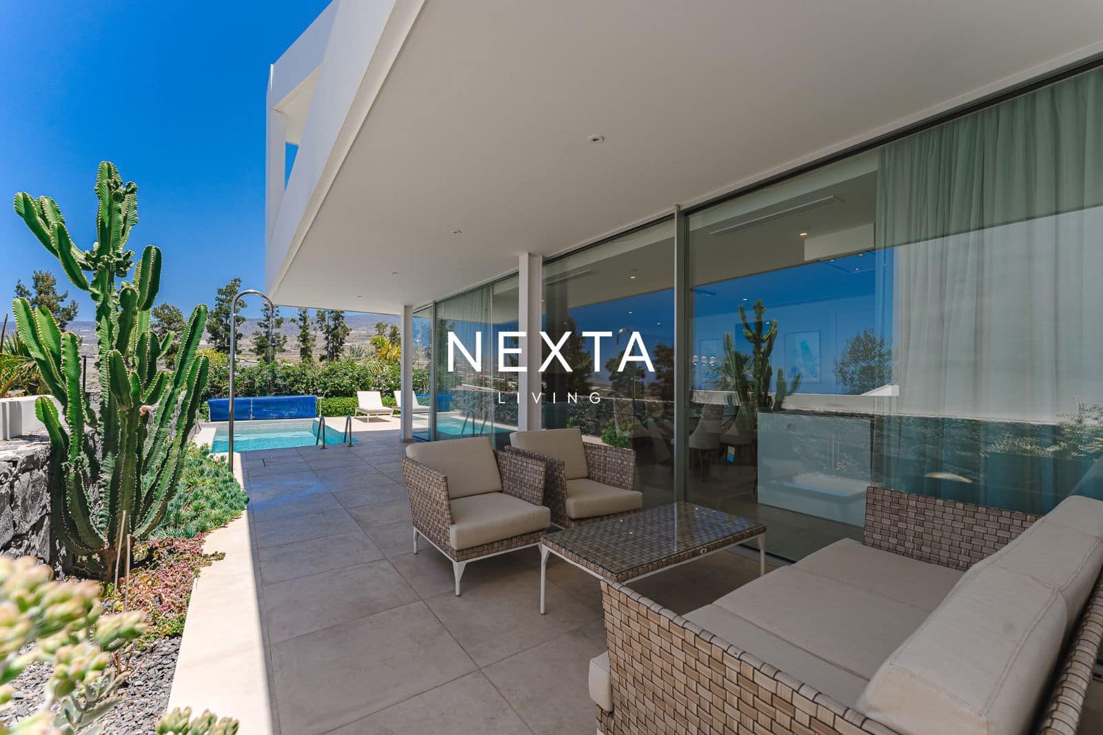 3 bedroom Villa for sale in Guia de Isora with pool garage - € 1,699,000 (Ref: 9867955)