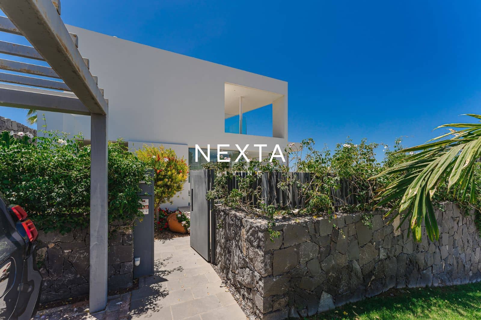 3 bedroom Villa for sale in Guia de Isora with pool garage - € 1,699,000 (Ref: 9867955)