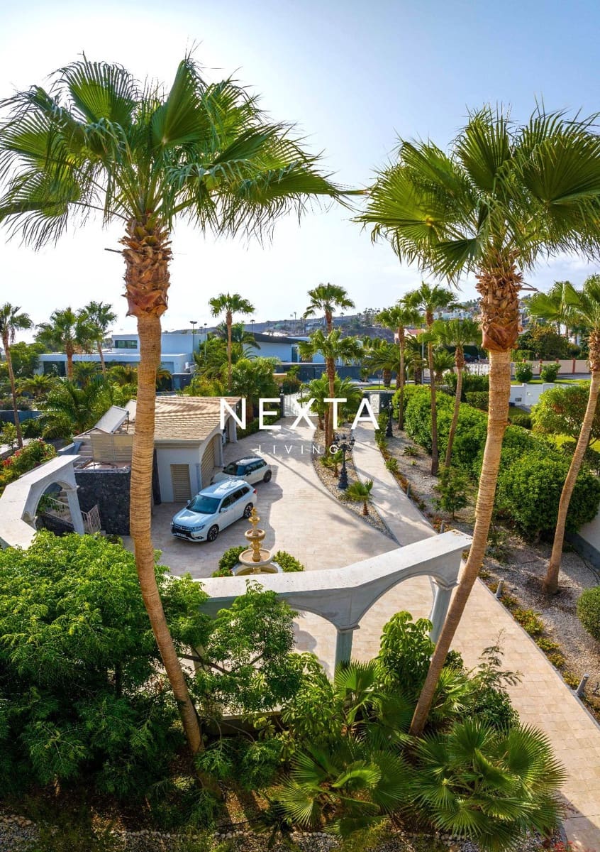 6 bedroom Villa for sale in Costa Adeje with pool garage - € 5,950,000 (Ref: 9867956)