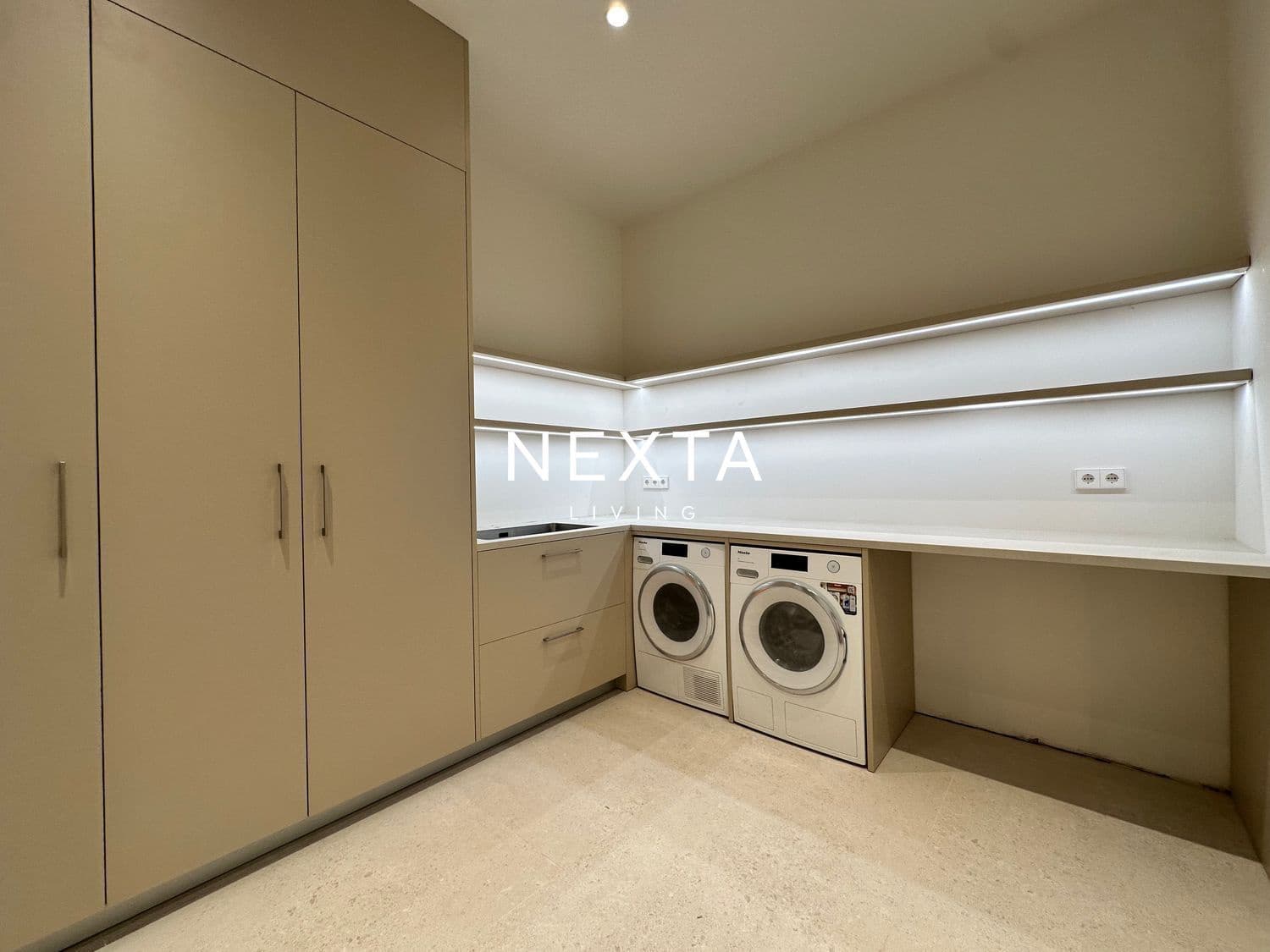 6 makuuhuone Huvila myytävänä paikassa Guia de Isora mukana uima-altaan 
autotalli - 6 400 000 € (Ref: 9883715)