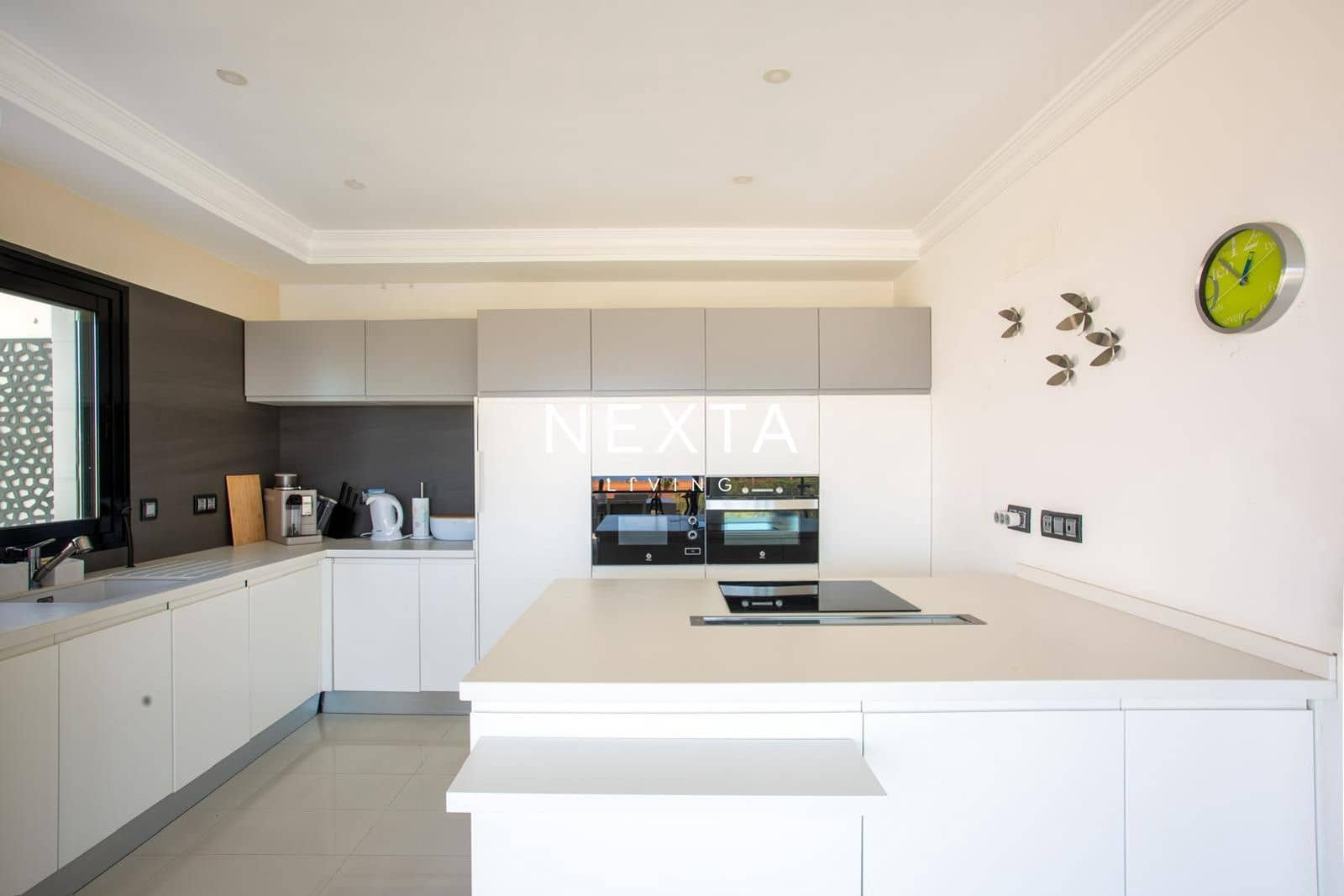 3 bedroom Villa for sale in Torviscas with pool garage - € 1,480,000 (Ref: 9919036)