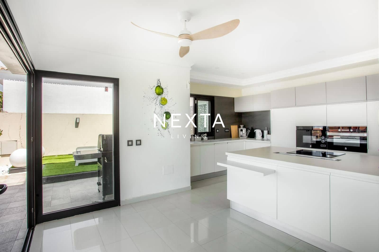 3 bedroom Villa for sale in Torviscas with pool garage - € 1,480,000 (Ref: 9919036)