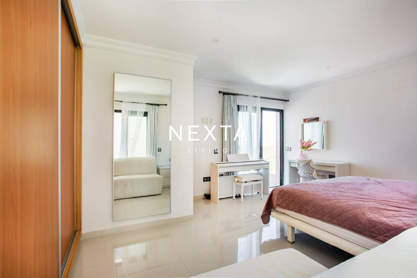 3 bedroom Villa for sale in Torviscas with pool garage - € 1,480,000 (Ref: 9919036)