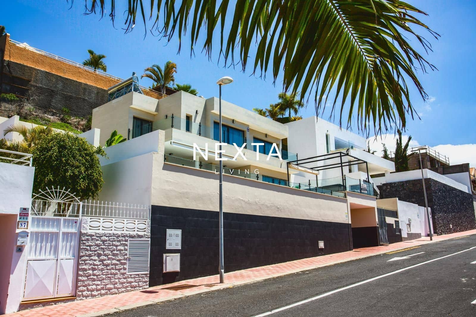 3 bedroom Villa for sale in Torviscas with pool garage - € 1,480,000 (Ref: 9919036)