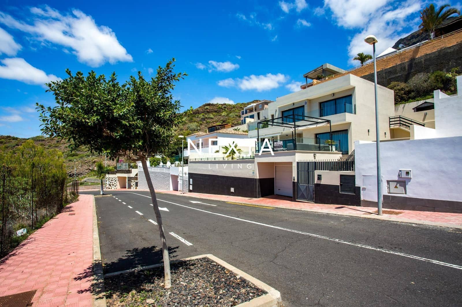 3 bedroom Villa for sale in Torviscas with pool garage - € 1,480,000 (Ref: 9919036)