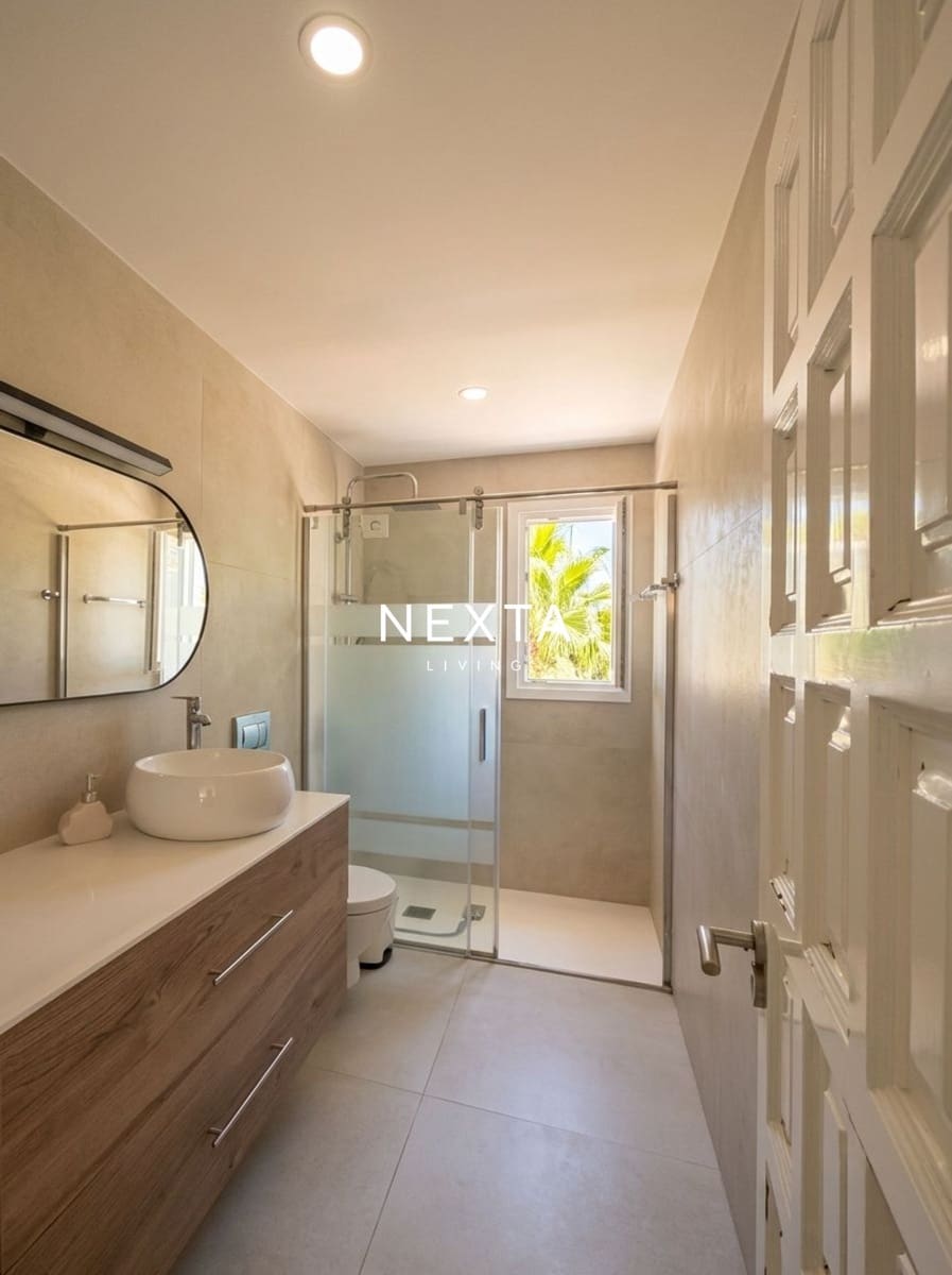 5 bedroom Villa for sale in Santa Ursula with pool garage - € 950,000 (Ref: 9921122)