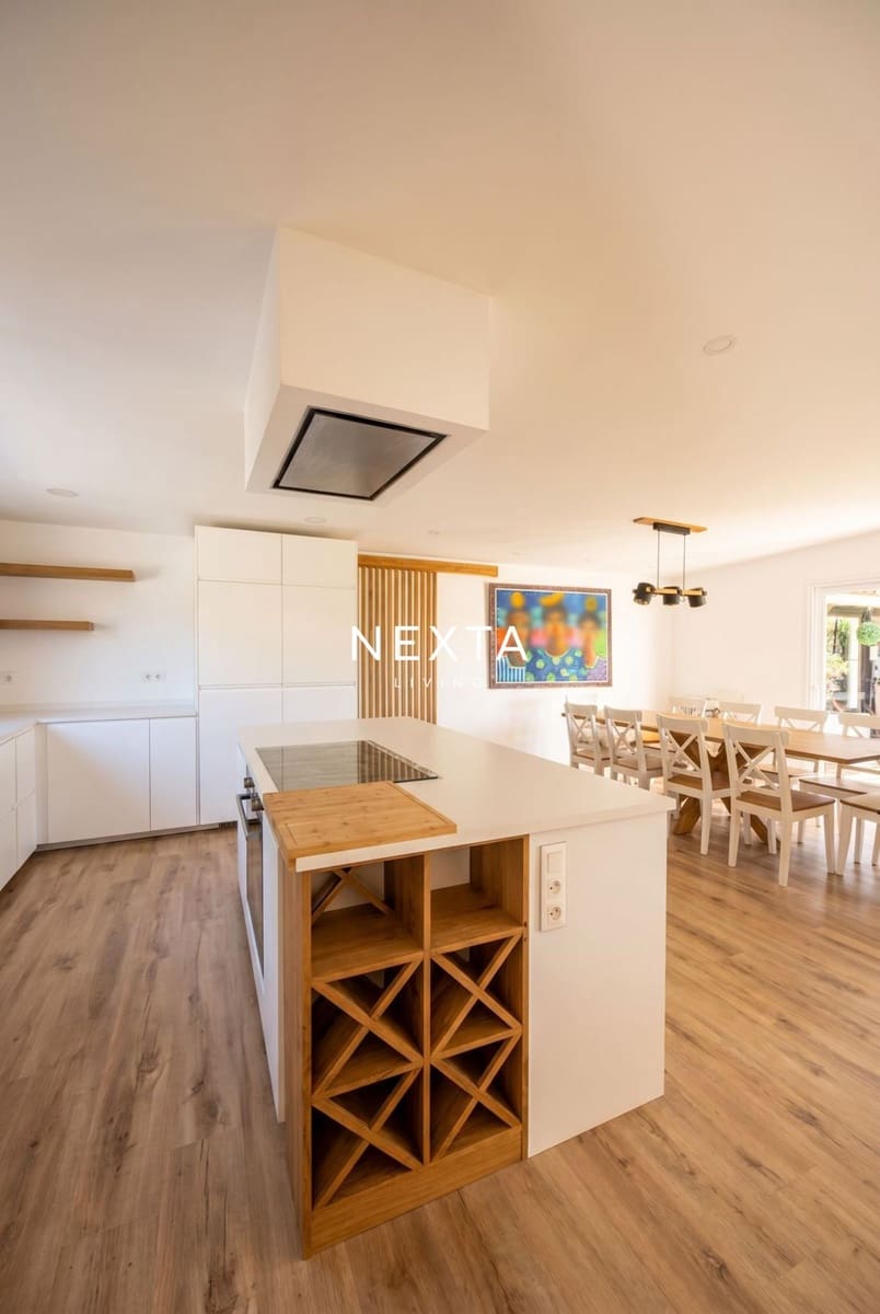 5 bedroom Villa for sale in Santa Ursula with pool garage - € 950,000 (Ref: 9921122)