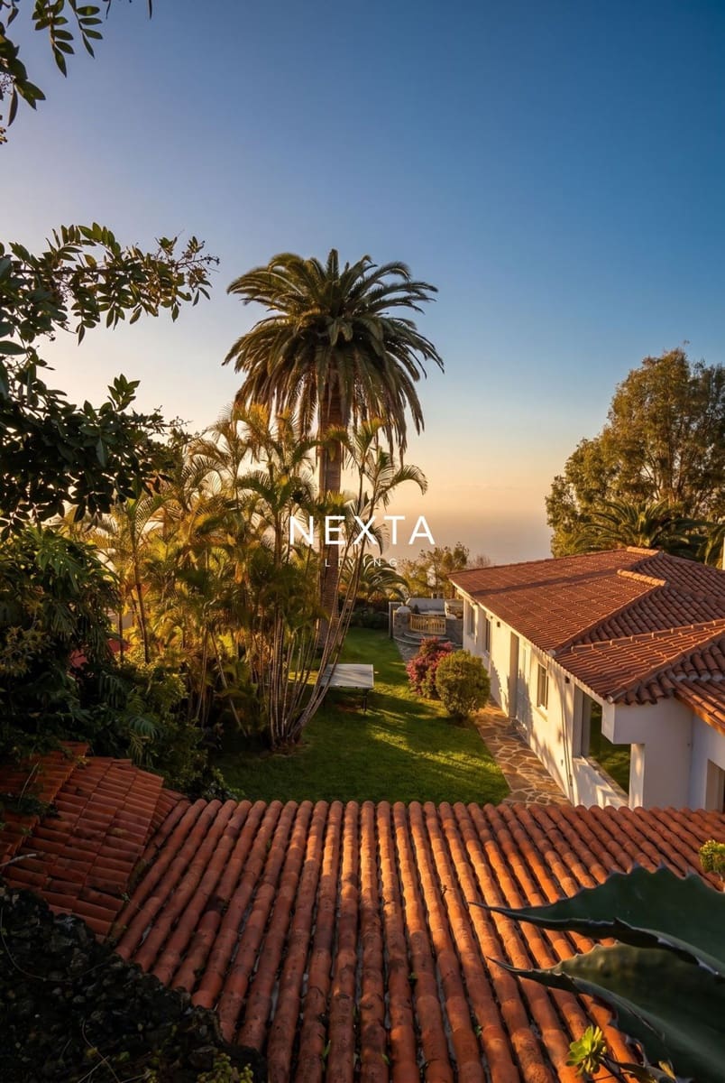 5 bedroom Villa for sale in Santa Ursula with pool garage - € 950,000 (Ref: 9921122)