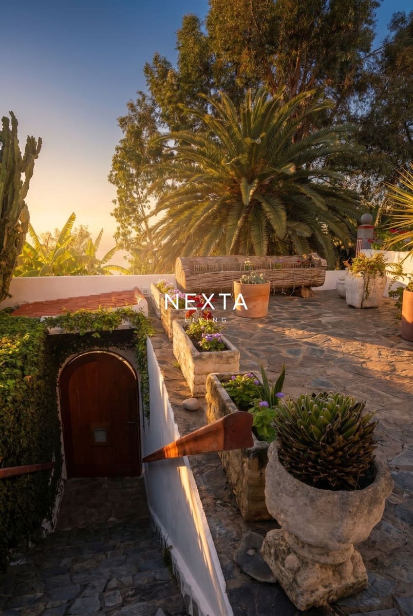 5 bedroom Villa for sale in Santa Ursula with pool garage - € 950,000 (Ref: 9921122)