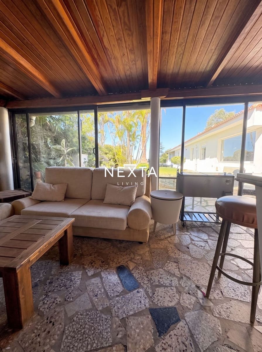 5 bedroom Villa for sale in Santa Ursula with pool garage - € 950,000 (Ref: 9921122)