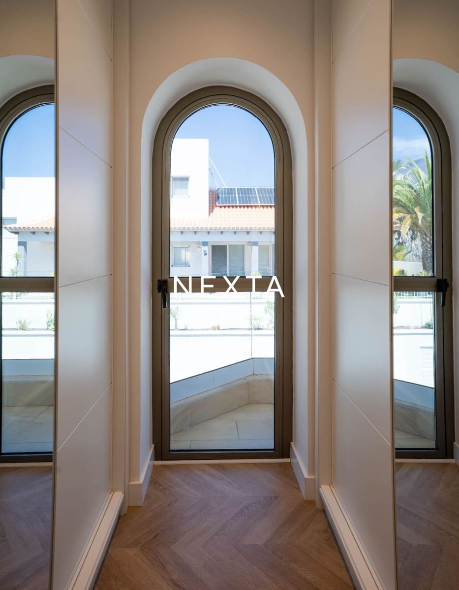 4 chambre Villa/Maison à vendre à La Caleta Adeje avec piscine garage - 3 500 000 € (Ref: 9921440)