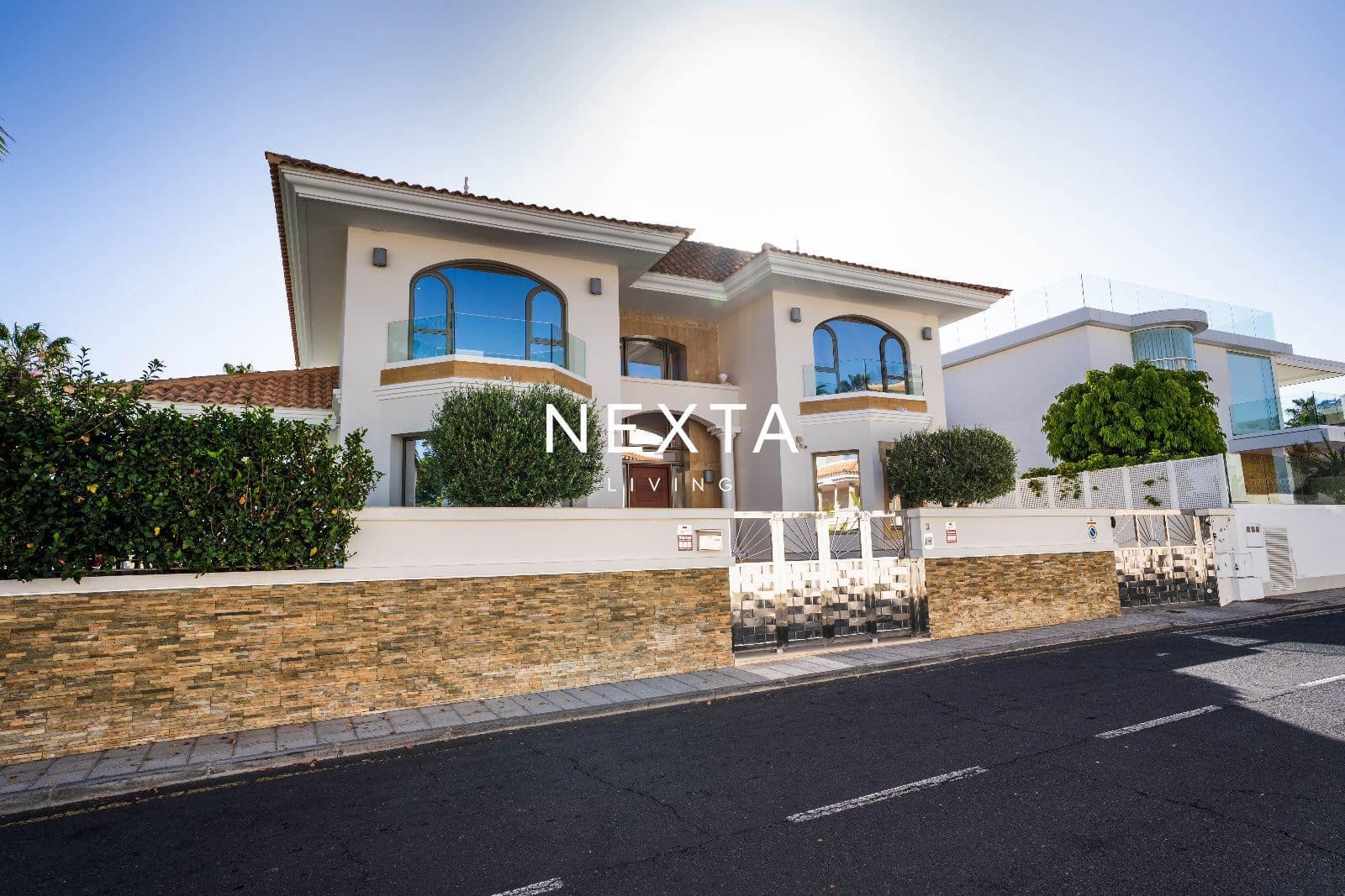 4 chambre Villa/Maison à vendre à La Caleta Adeje avec piscine garage - 3 500 000 € (Ref: 9921440)