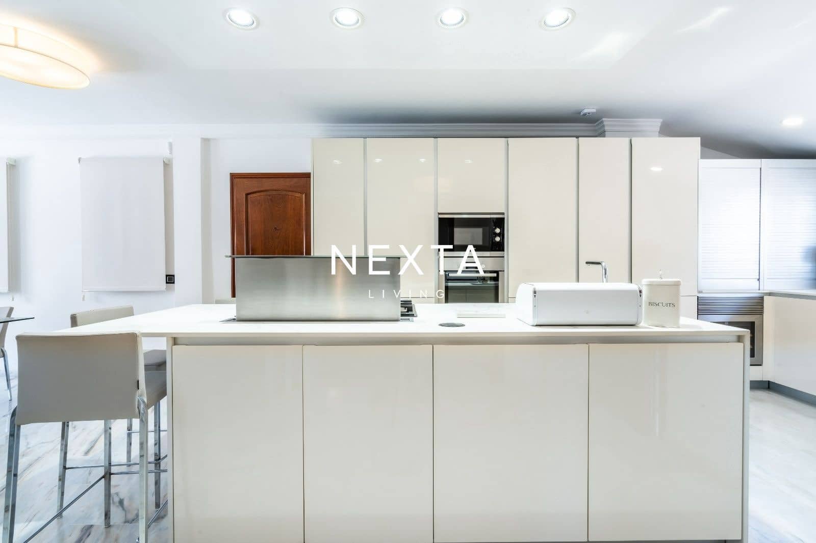 5 bedroom Townhouse for sale in Playa del Duque with pool garage - € 2,310,000 (Ref: 9928513)