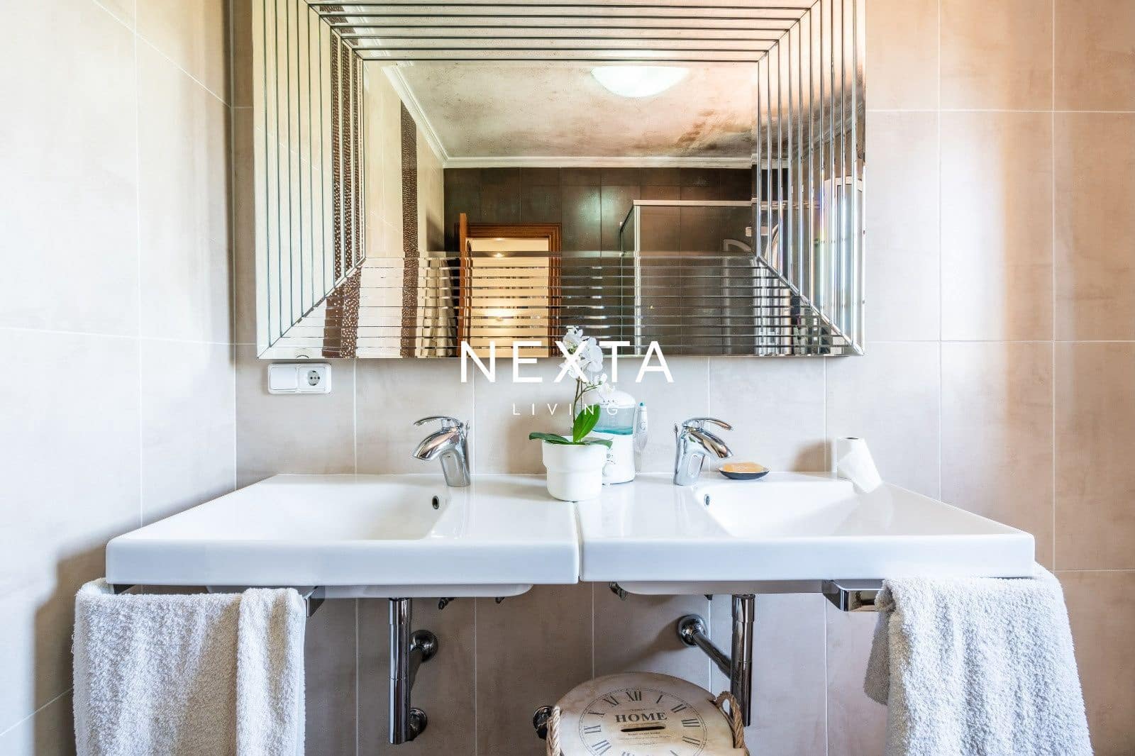 5 bedroom Townhouse for sale in Playa del Duque with pool garage - € 2,310,000 (Ref: 9928513)