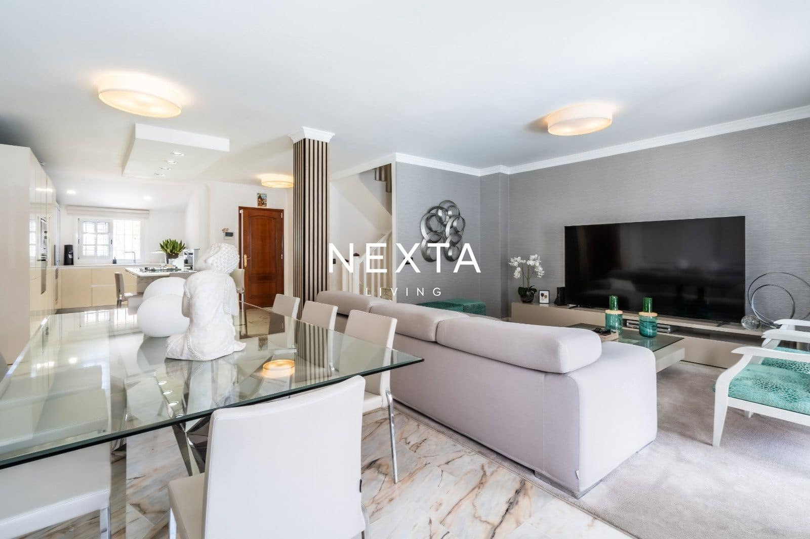 5 bedroom Townhouse for sale in Playa del Duque with pool garage - € 2,310,000 (Ref: 9928513)