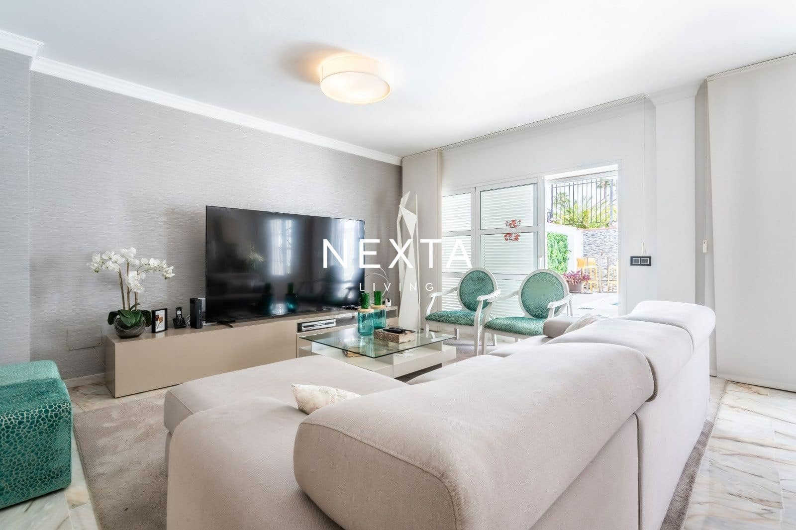 5 bedroom Townhouse for sale in Playa del Duque with pool garage - € 2,310,000 (Ref: 9928513)