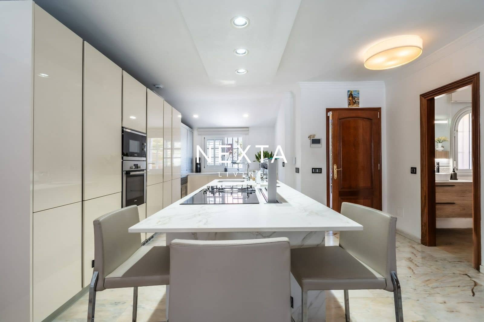 5 bedroom Townhouse for sale in Playa del Duque with pool garage - € 2,310,000 (Ref: 9928513)