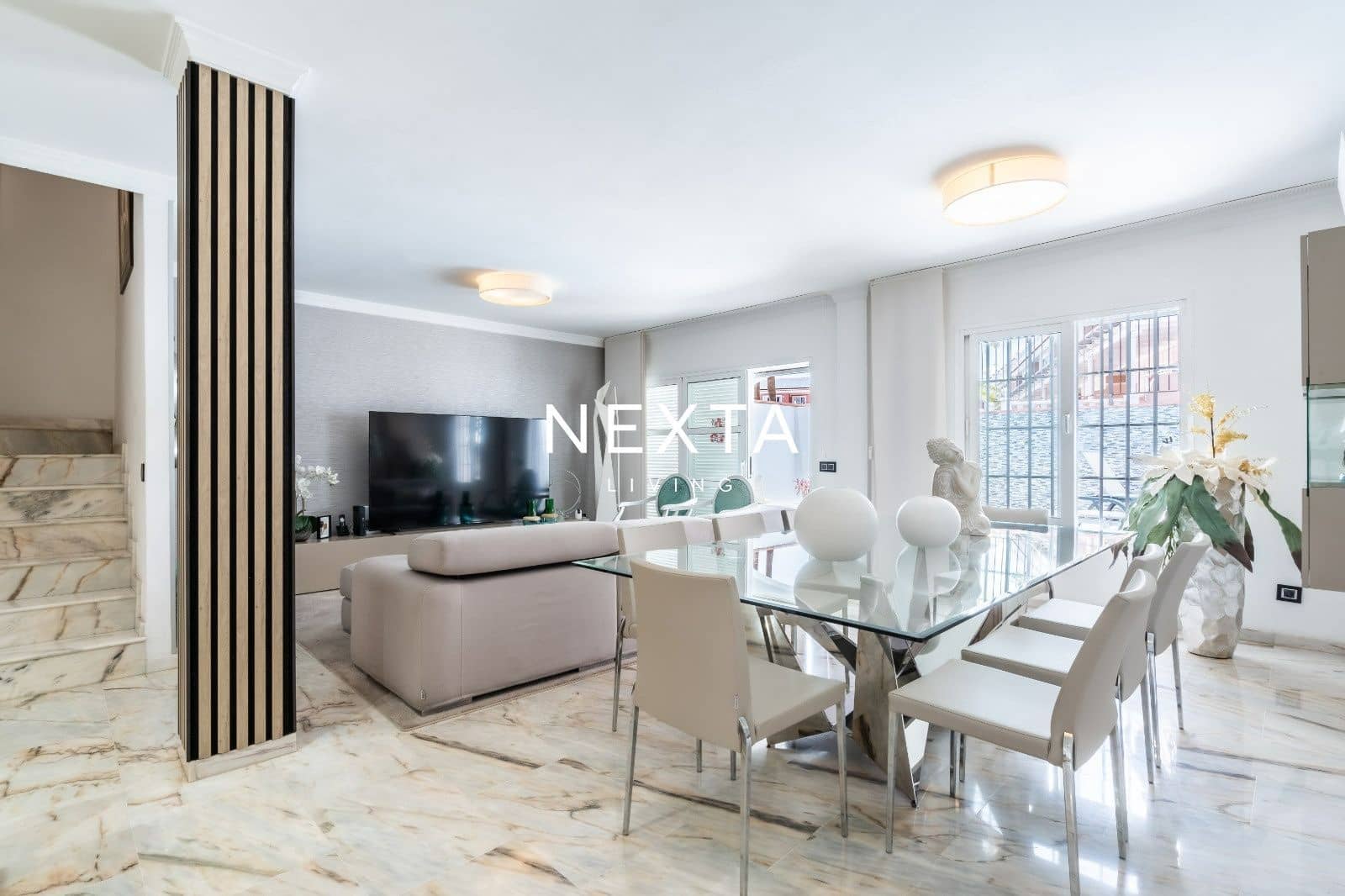 5 bedroom Townhouse for sale in Playa del Duque with pool garage - € 2,310,000 (Ref: 9928513)