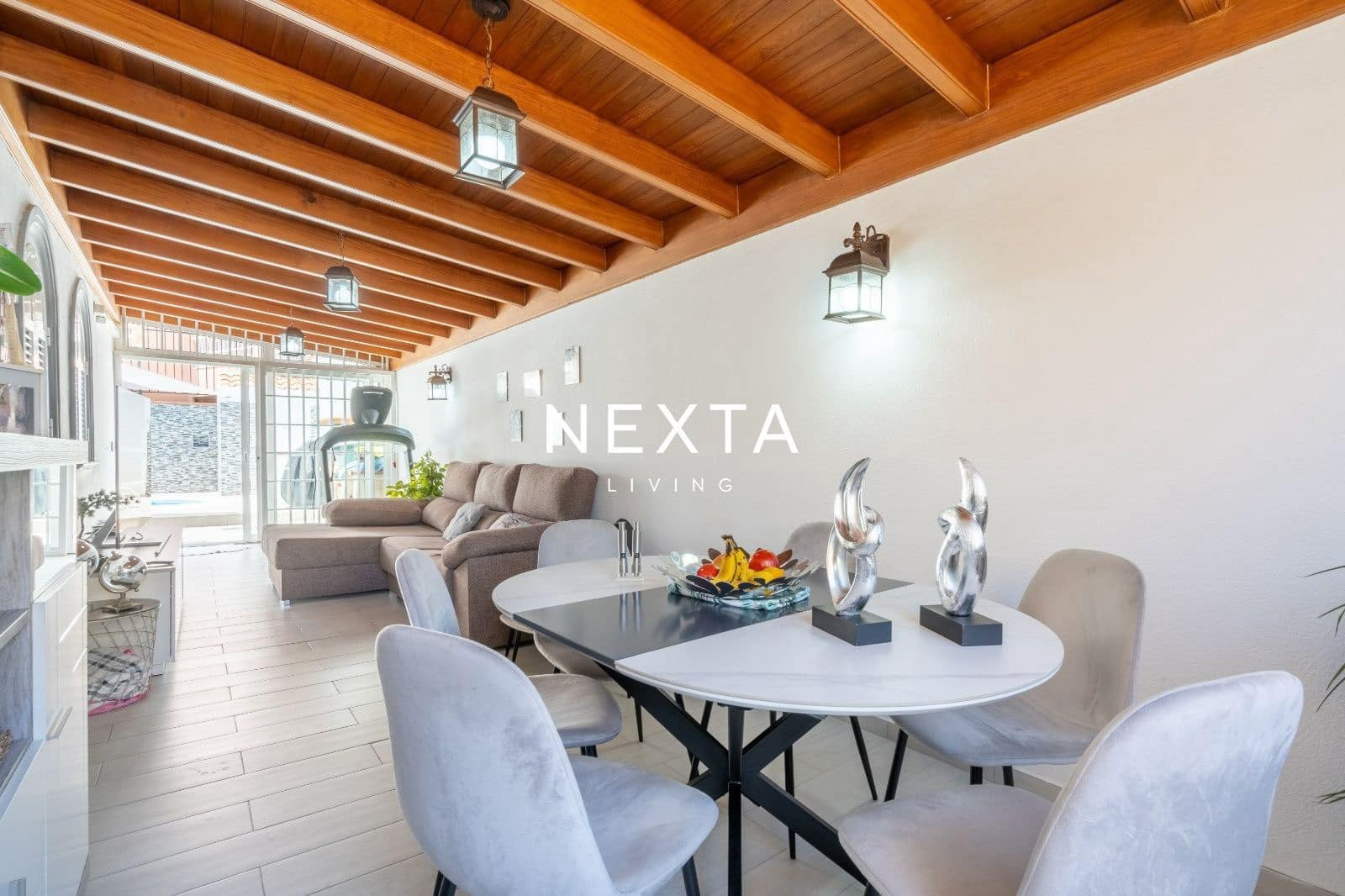 5 bedroom Townhouse for sale in Playa del Duque with pool garage - € 2,310,000 (Ref: 9928513)