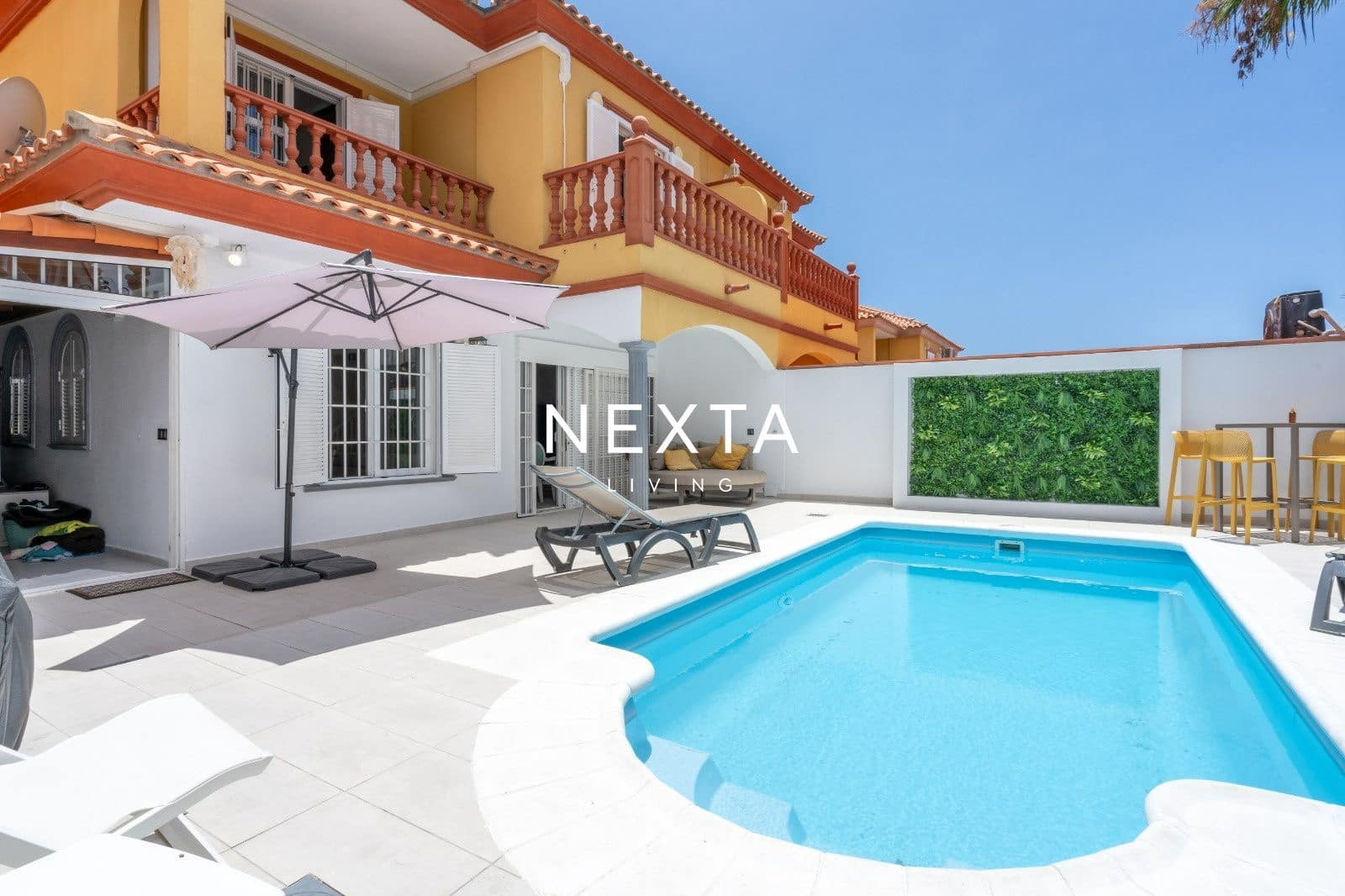 5 bedroom Townhouse for sale in Playa del Duque with pool garage - € 2,310,000 (Ref: 9928513)