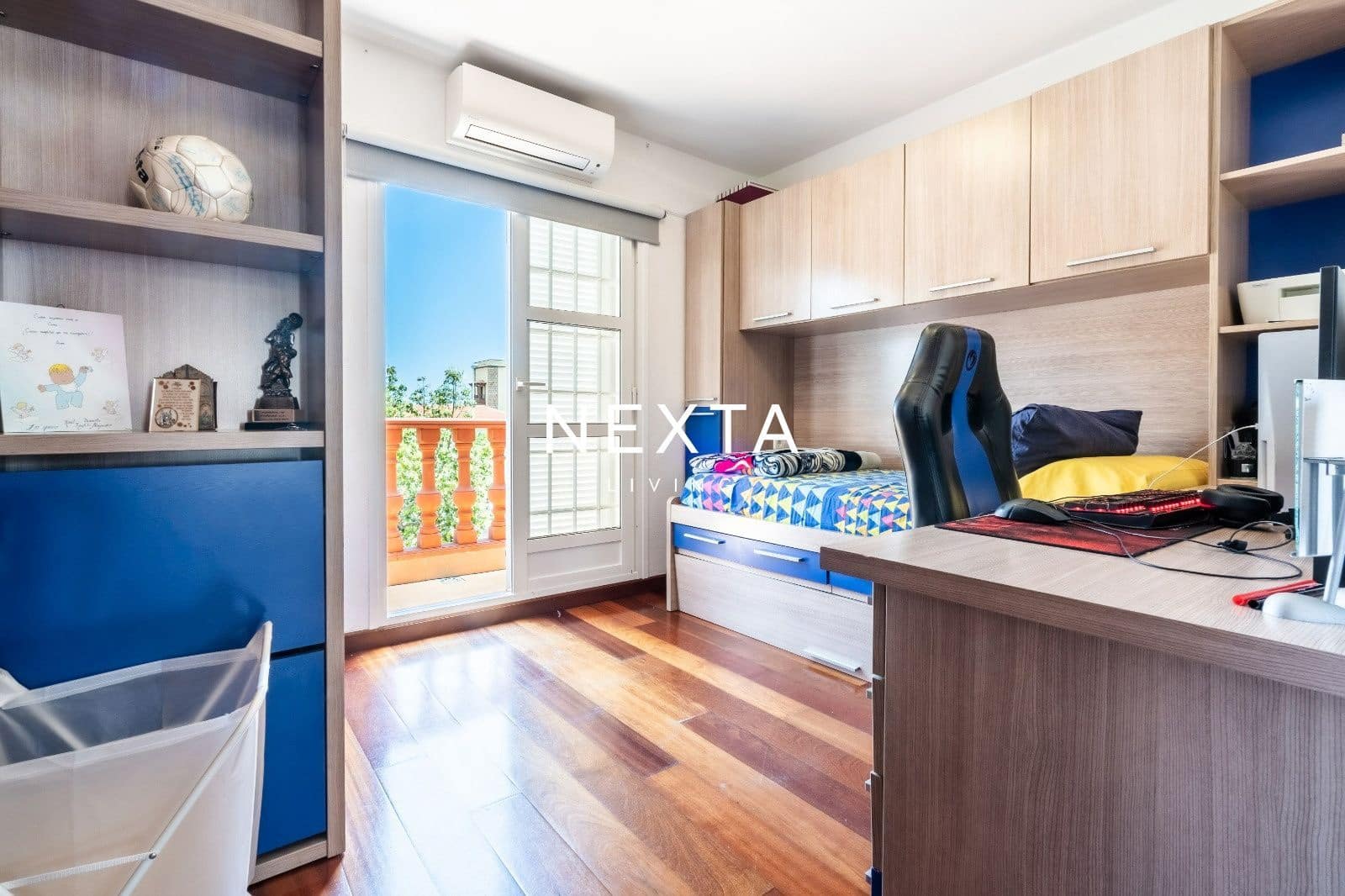 5 bedroom Townhouse for sale in Playa del Duque with pool garage - € 2,310,000 (Ref: 9928513)