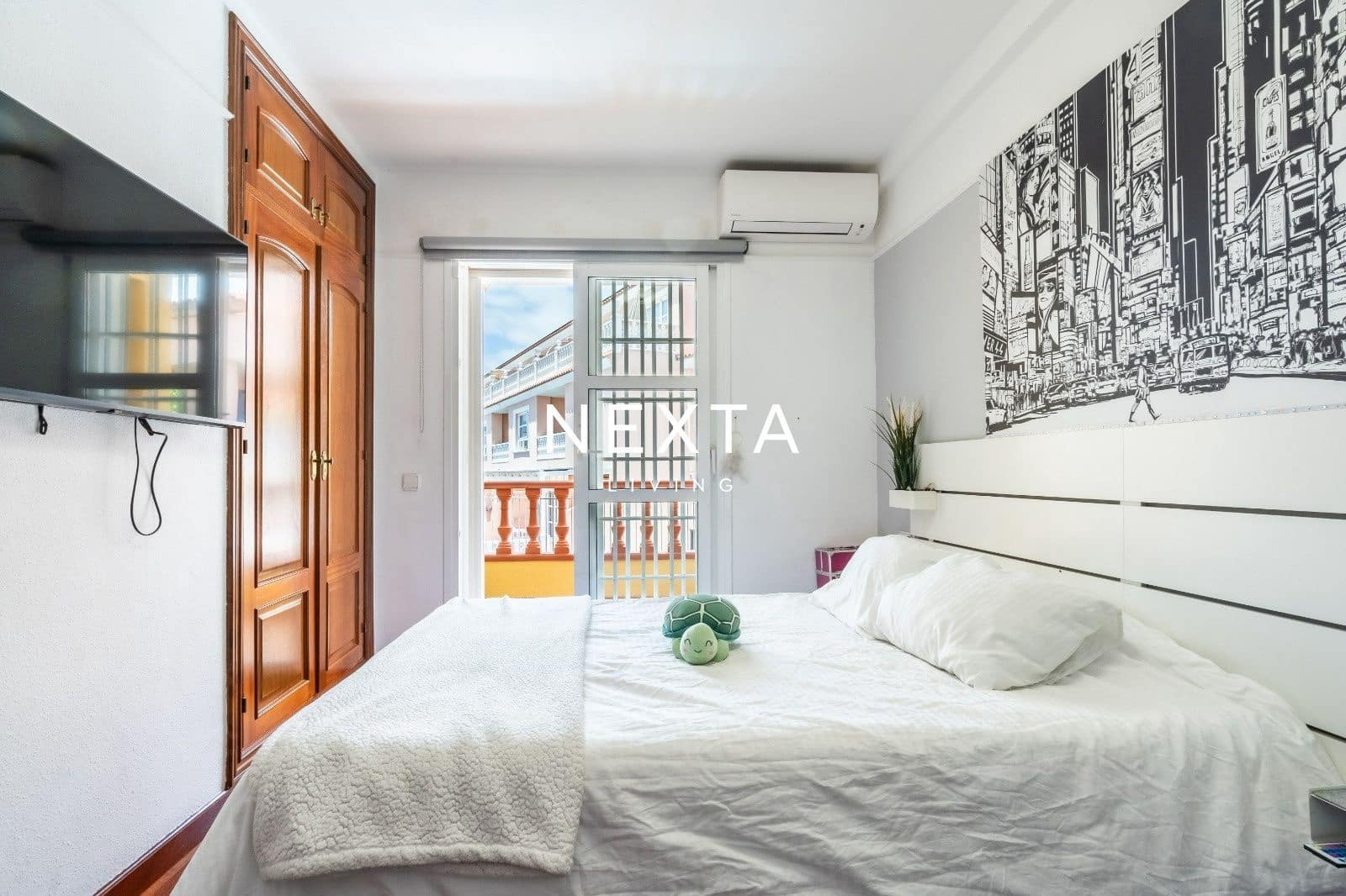 5 bedroom Townhouse for sale in Playa del Duque with pool garage - € 2,310,000 (Ref: 9928513)