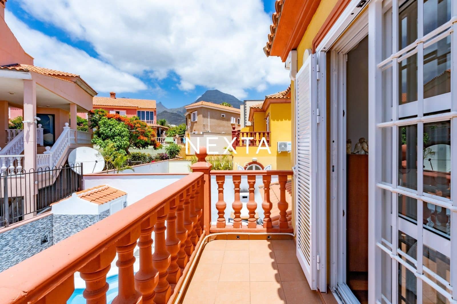 5 bedroom Townhouse for sale in Playa del Duque with pool garage - € 2,310,000 (Ref: 9928513)