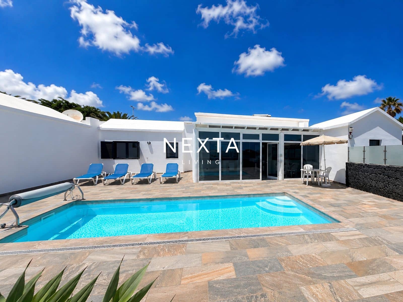 5 bedroom Villa for sale in Montana Roja with pool garage - € 575,000 (Ref: 9928514)