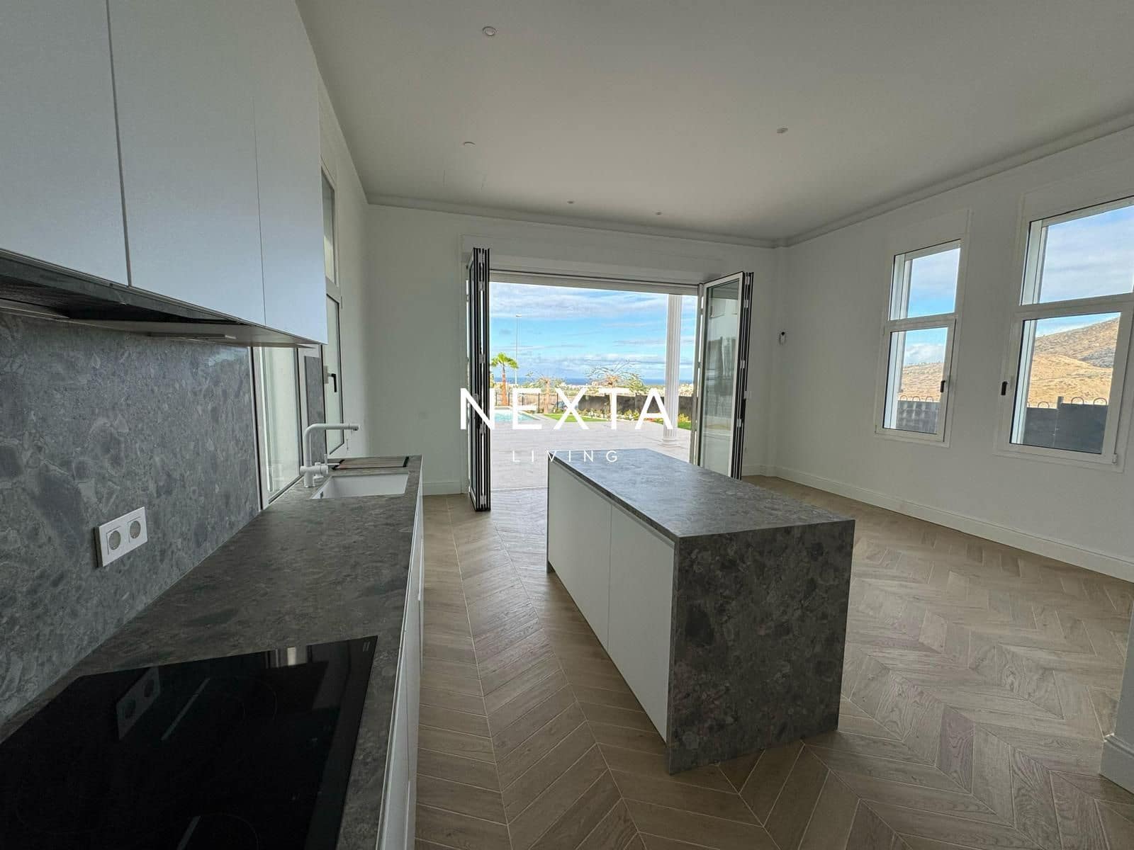 Chalet de 5 habitaciones en Arona en venta con piscina garaje - 1.300.000 € (Ref: 9953144)