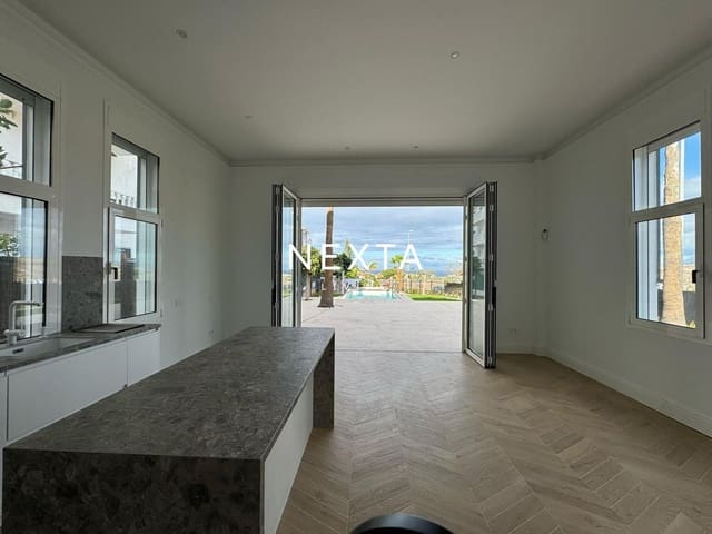 5 chambre Villa/Maison à vendre à Los Cristianos, Arona avec piscine garage - 1 300 000 € (Ref: 9953144)