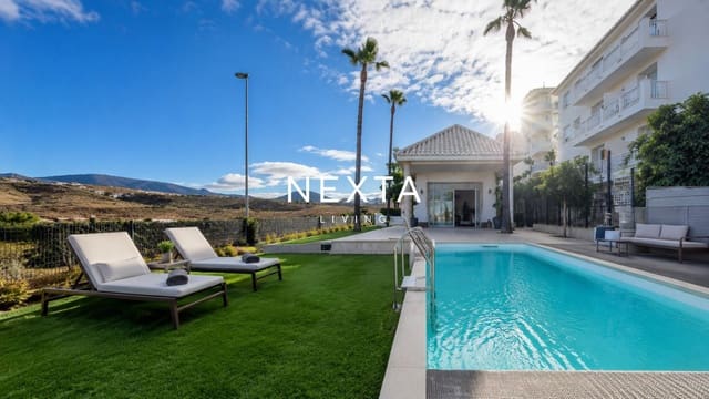 5 chambre Villa/Maison à vendre à Los Cristianos, Arona avec piscine garage - 1 300 000 € (Ref: 9953144)