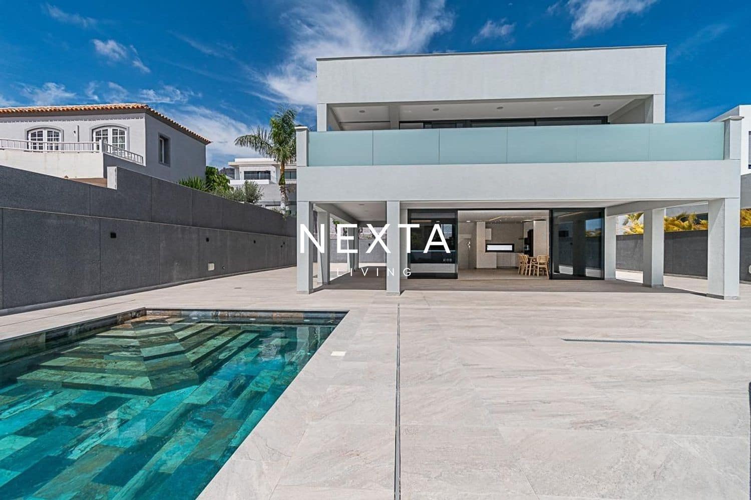 4 sovrum Villa till salu i Costa Adeje med pool garage - 1 800 000 € (Ref: 9992011)