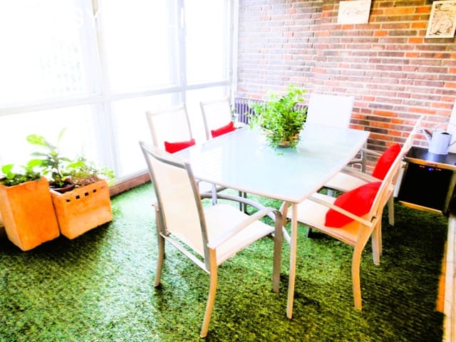 4 makuuhuone Asunto vuokrattavana paikassa Nueva España, Madrid kaupunki mukana uima-altaan 
autotalli - 3 900 € (Ref: 9550548)