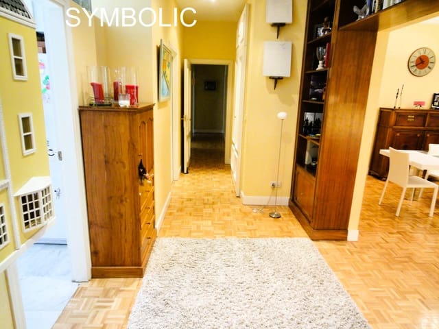 4 makuuhuone Asunto vuokrattavana paikassa Nueva España, Madrid kaupunki mukana uima-altaan 
autotalli - 3 900 € (Ref: 9550548)