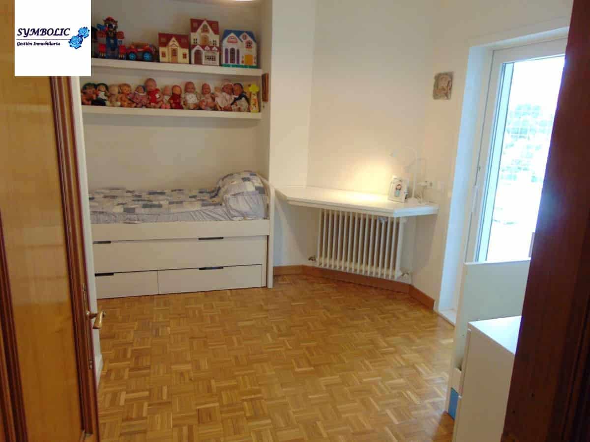 4 bedroom Flat for sale in Madrid city with pool garage - € 1,615,000 (Ref: 9709109)