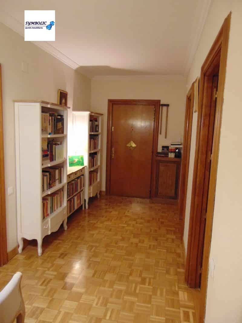 4 bedroom Flat for sale in Madrid city with pool garage - € 1,615,000 (Ref: 9709109)