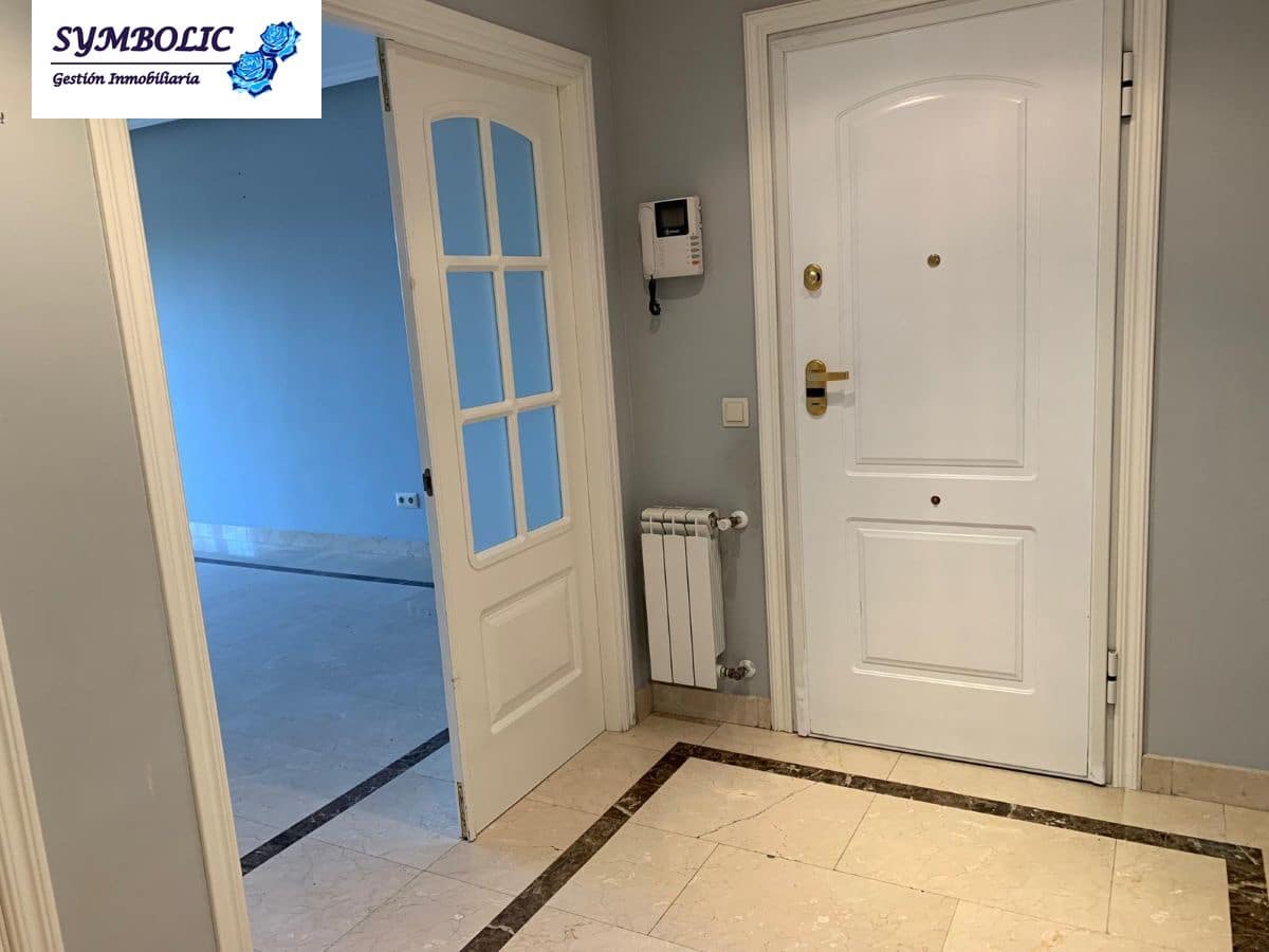 3 sovrum Lägenhet att hyra i Majadahonda med pool garage - 2 700 € (Ref: 9719192)