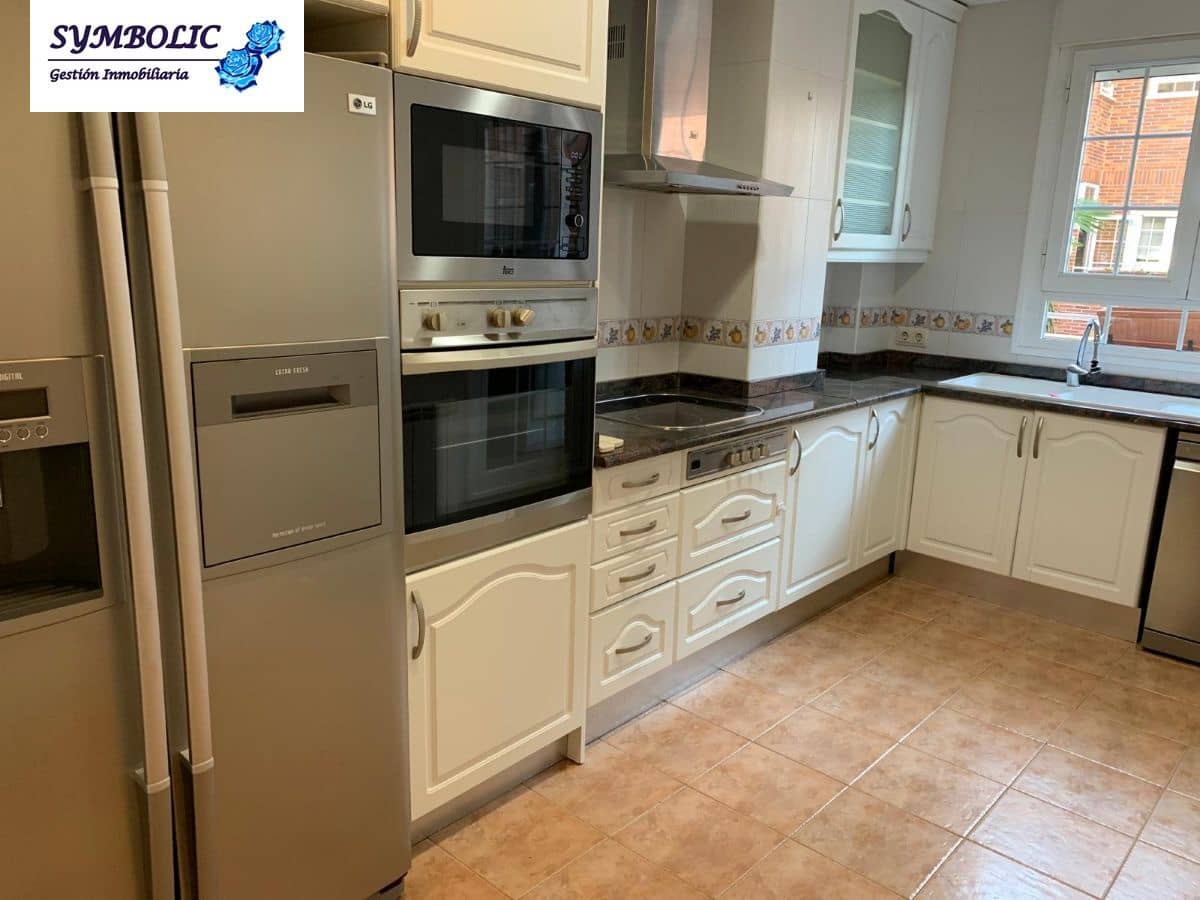 3 sovrum Lägenhet att hyra i Majadahonda med pool garage - 2 700 € (Ref: 9719192)