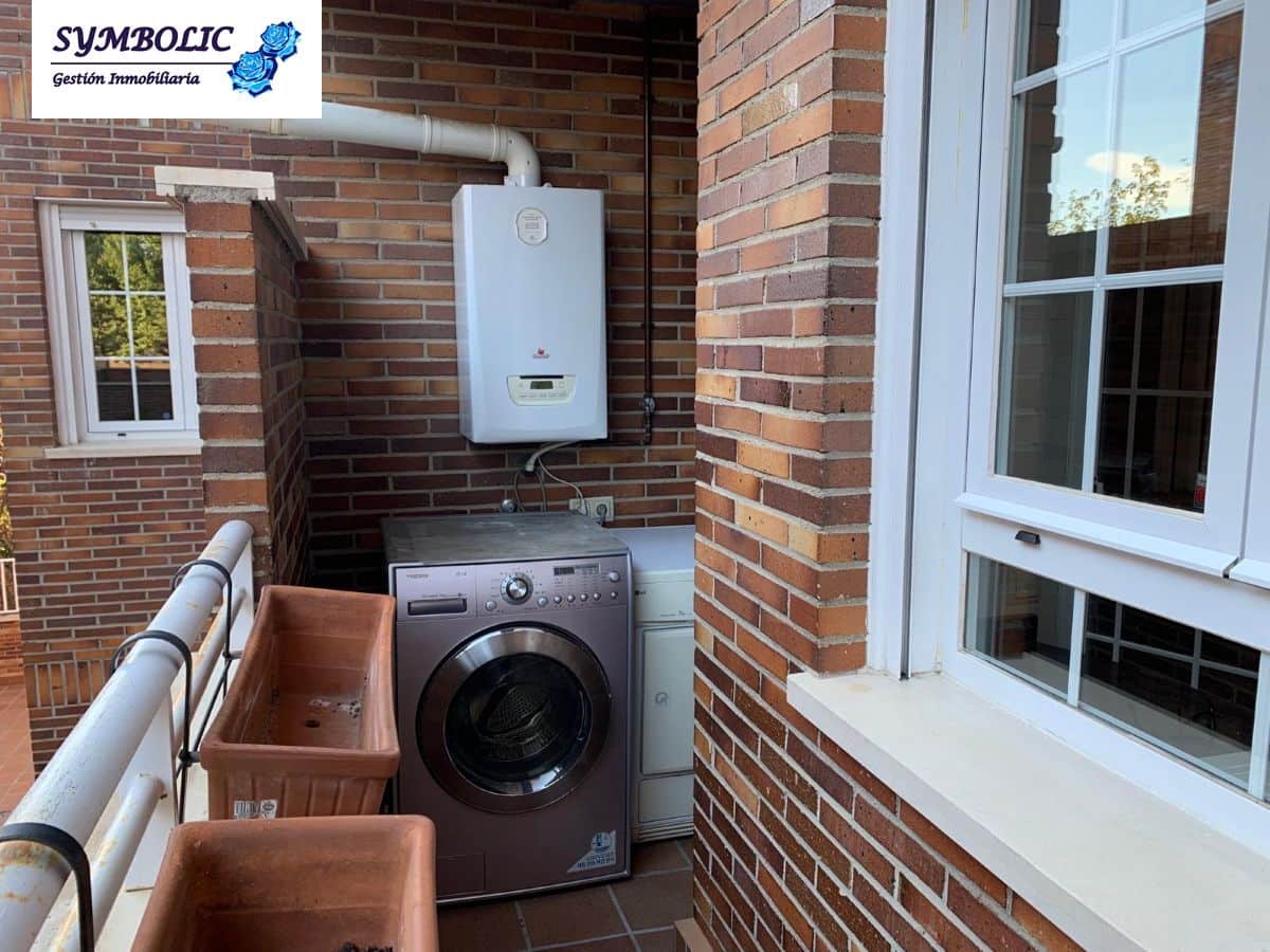 3 sovrum Lägenhet att hyra i Majadahonda med pool garage - 2 700 € (Ref: 9719192)